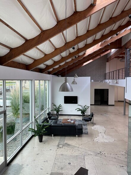 More Photos Of 3185-3189 Pullman St, Costa Mesa Office For Sale