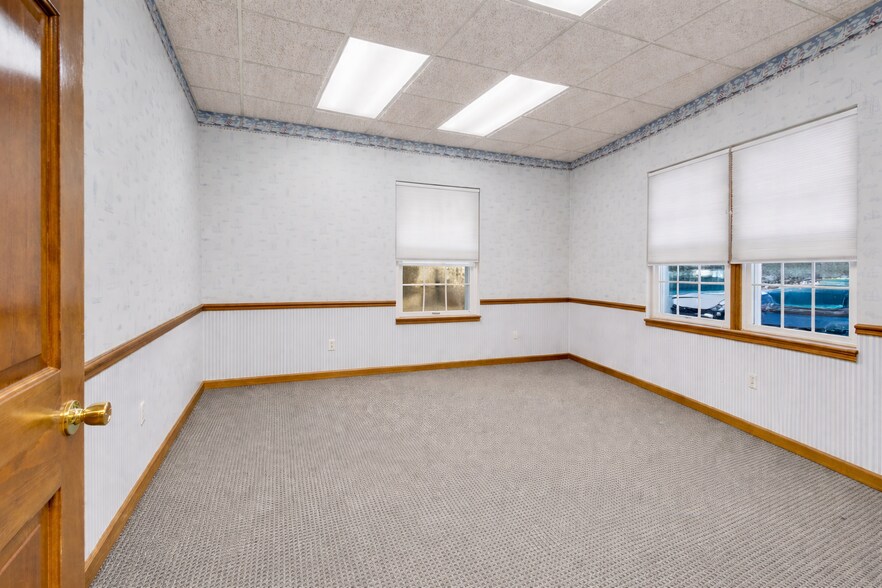More Photos Of 800 The Plaza, Sea Girt Office For Sale