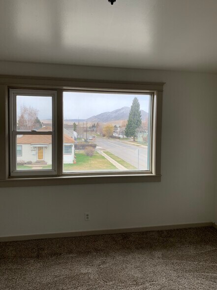 More Photos Of 2940 Floral Blvd, Butte Office For Sale