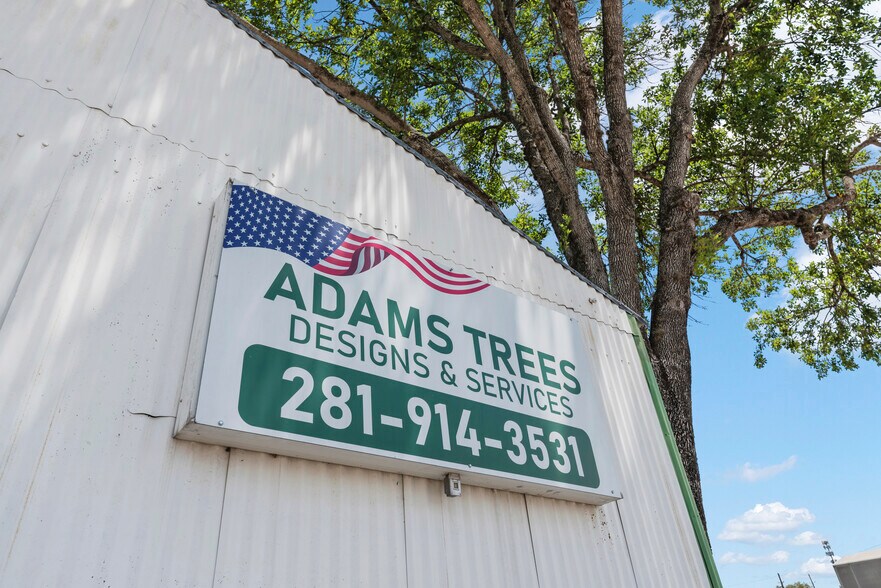 More Photos Of 800 Avenue D, Katy Warehouse For Sale