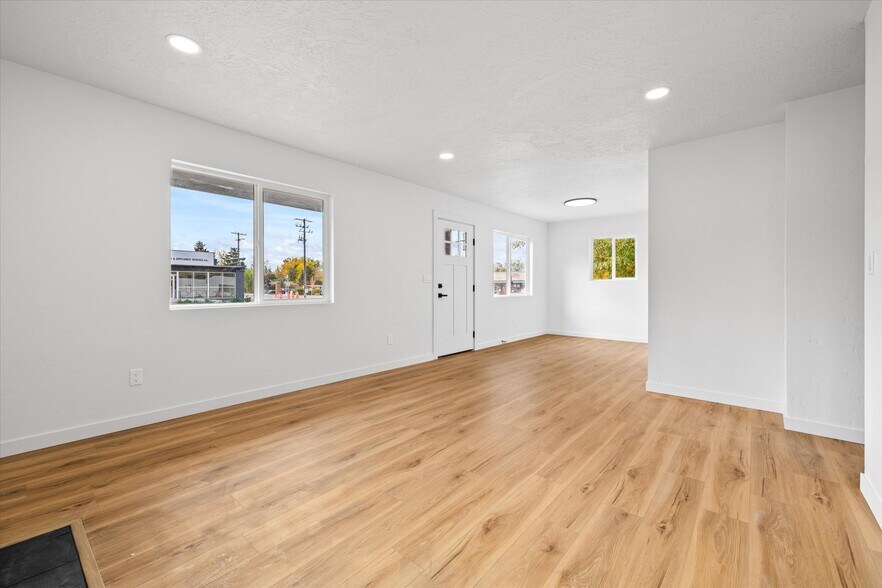 More Photos Of 4518 W Emerald St, Boise Specialty For Sale