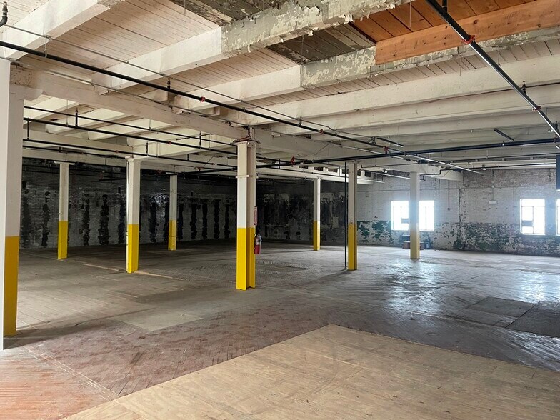 More Photos Of 4130-4150 S Wabash Ave, Chicago Manufacturing For Lease