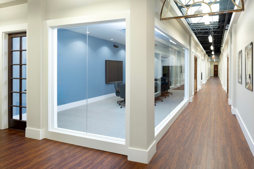 More Photos Of 16506 Pointe Village Dr, Lutz Office For Lease