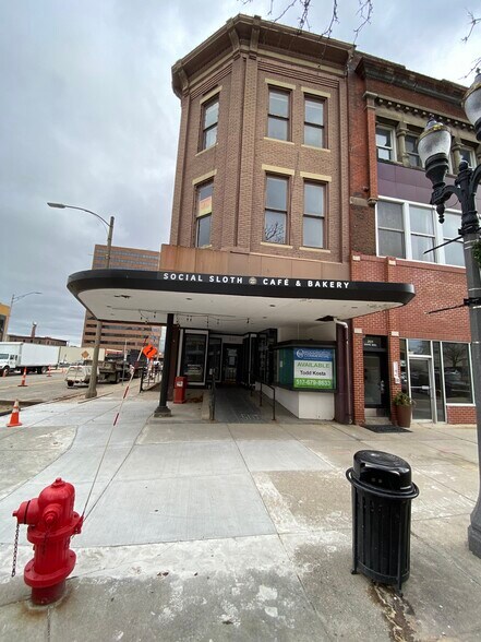 More Photos Of 301 S Washington Sq, Lansing Storefront For Lease