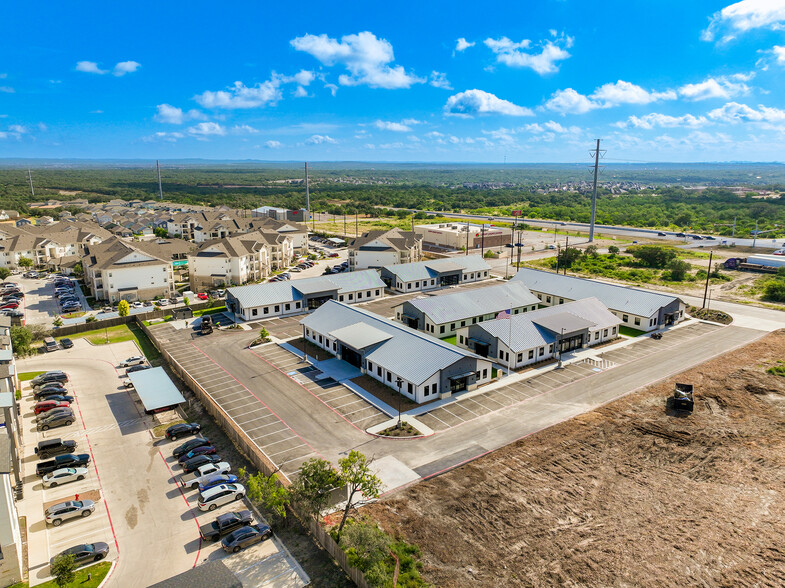 More Photos Of 211 Crossing Ave, San Antonio Office For Sale