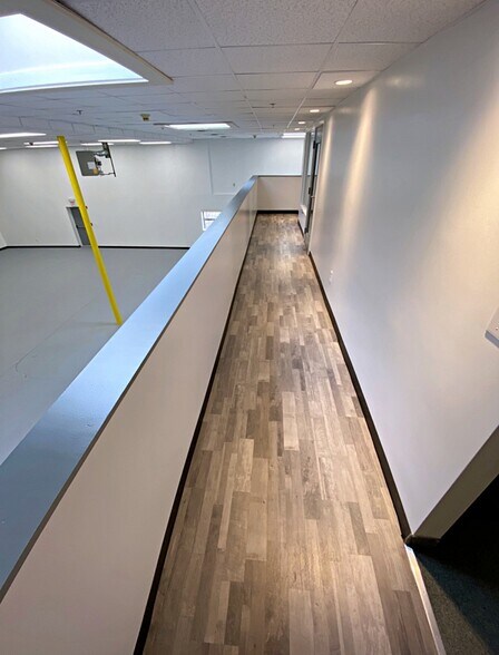 More Photos Of 22 6th Rd, Woburn Warehouse For Lease