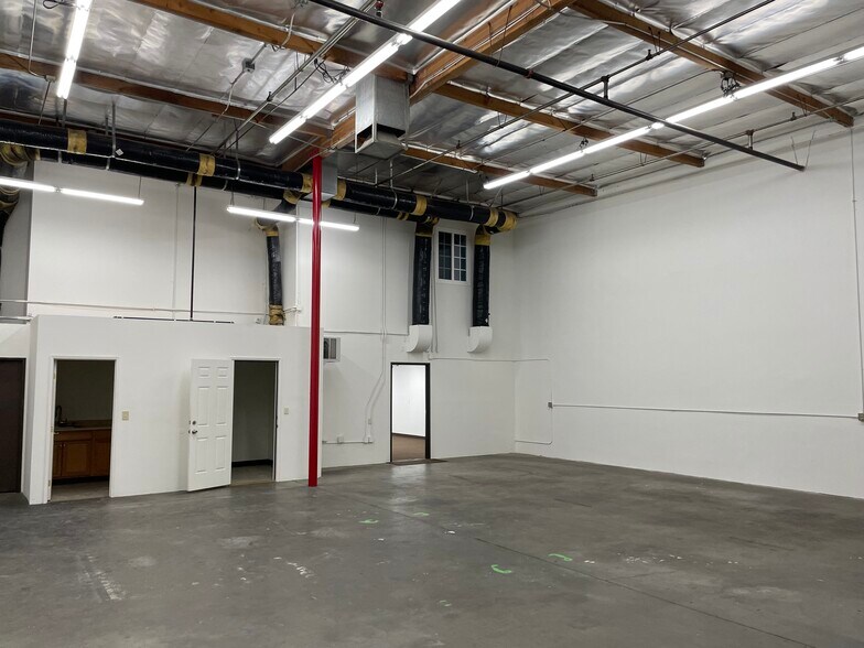 More Photos Of 9800-9864 Glenoaks Blvd, Sun Valley Flex For Sale