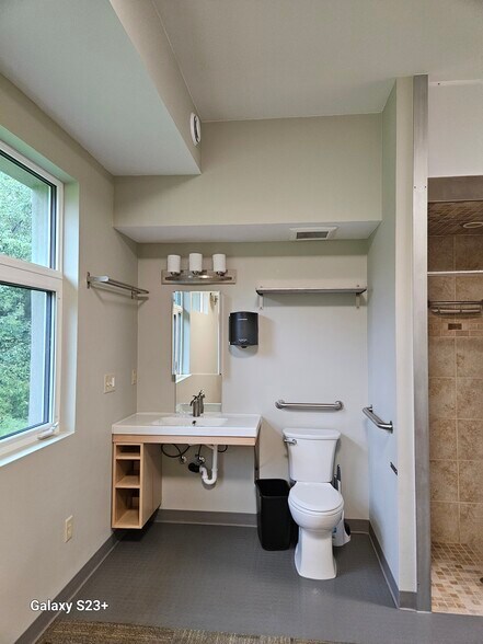 More Photos Of 1736 Farmers Rd loop, Fairbanks Healthcare For Sale