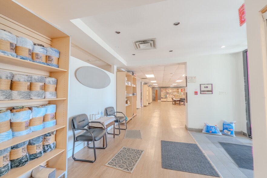 More Photos Of 181 Av Oneida, Pointe-claire Industrial For Sale