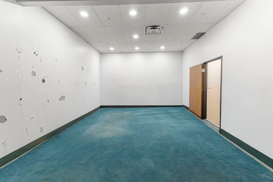 More Photos Of 35425 W Michigan Ave, Wayne General Retail For Lease