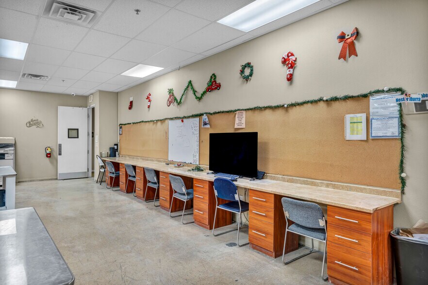 More Photos Of 5995 Edmond St, Las Vegas Office For Sale