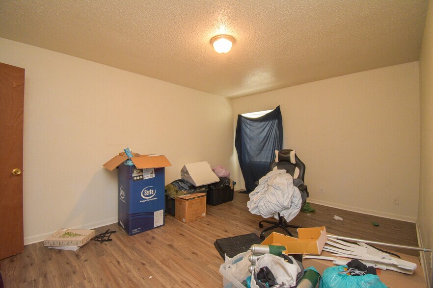 More Photos Of 1805 Rosemary Ave, Victoria Apartments For Sale