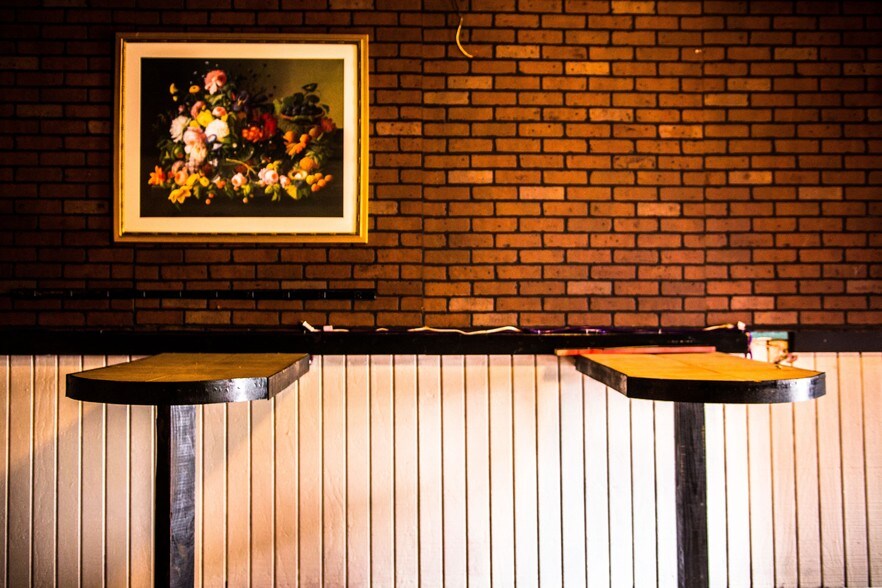 More Photos Of 826 E Warrington Ave, Pittsburgh Bar For Lease