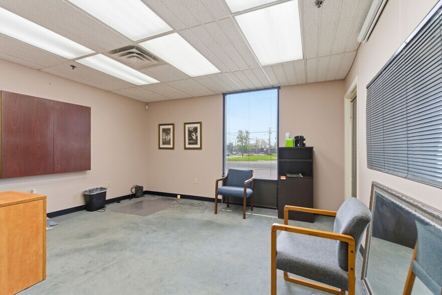 More Photos Of 1812 Cargo Ct, Louisville Warehouse For Sale