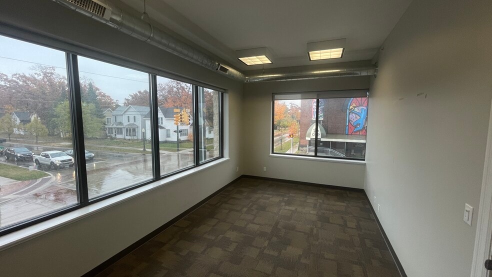 More Photos Of 444 Cass St, Traverse City Flex For Lease
