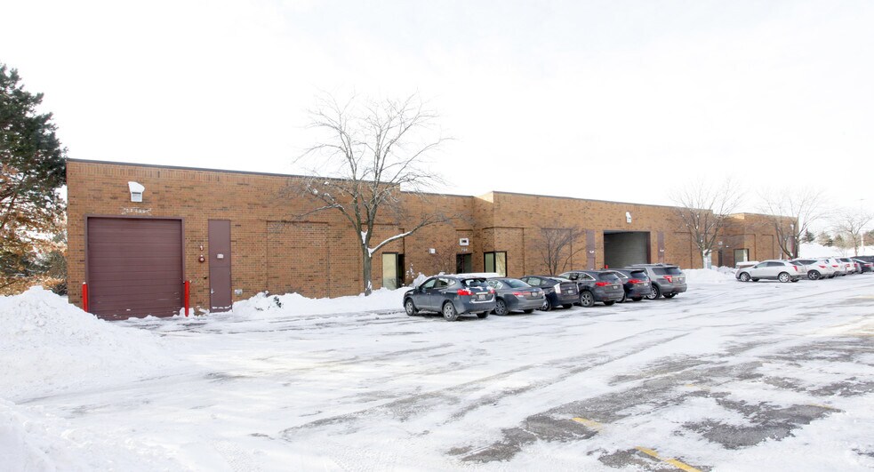 More Photos Of 3160-3196 N Kennicott Ave, Arlington Heights Warehouse For Lease