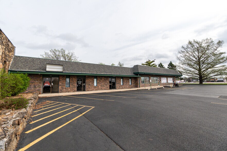 More Photos Of 1675 E Seminole St, Springfield Unknown For Lease