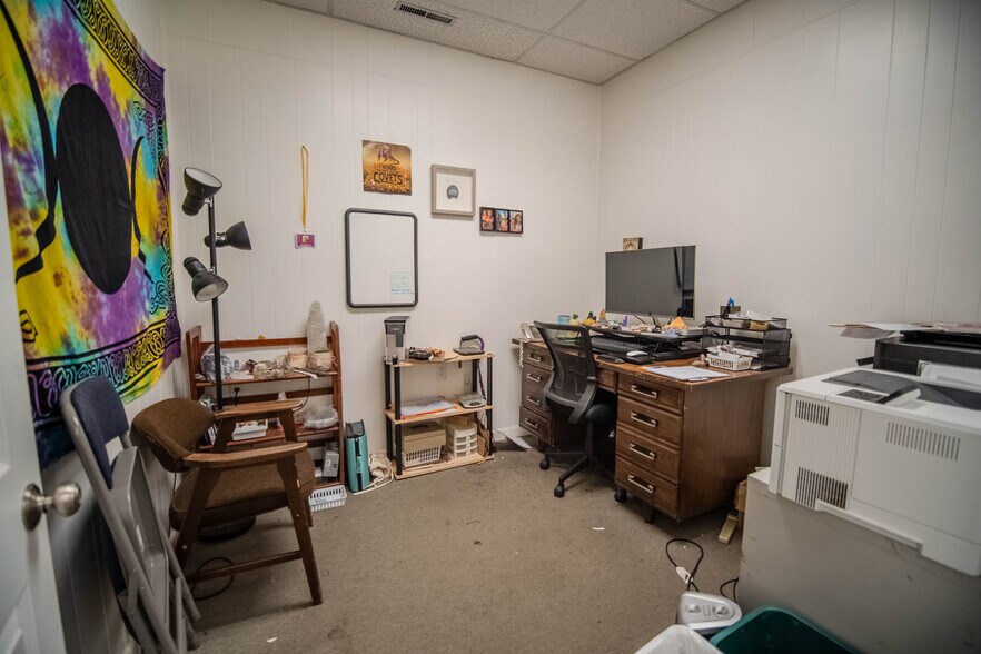 More Photos Of 300 Taugwonk Rd, Stonington Warehouse For Lease