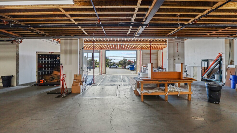More Photos Of 2250 Maple Ave, Los Angeles Warehouse For Lease