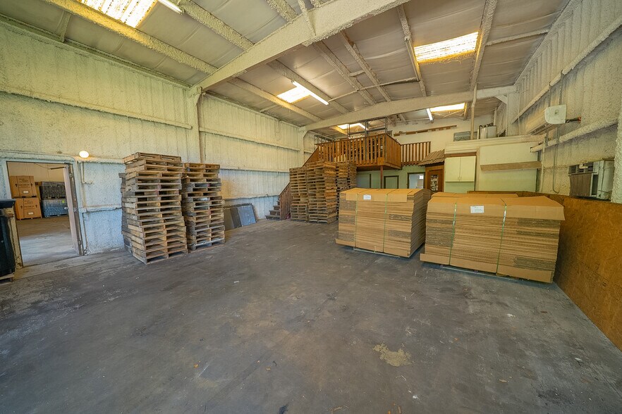 More Photos Of 1731 Manzana Ave, Punta Gorda Warehouse For Lease