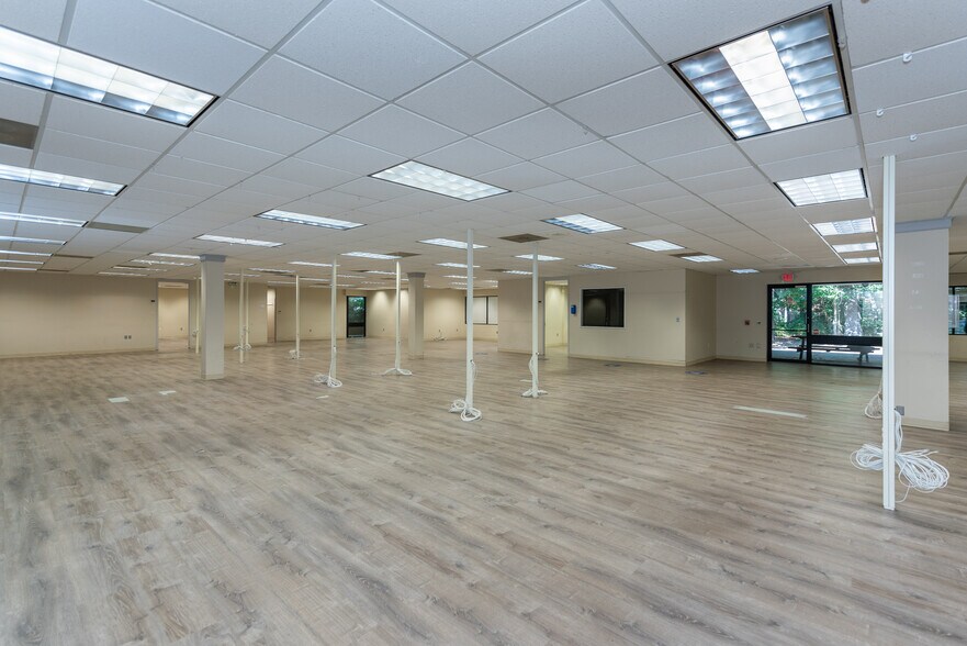 More Photos Of 4144 Innslake Dr, Glen Allen Office For Sale