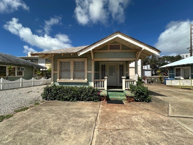 More Photos Of 3513 Harding ave, Honolulu Schools For Lease