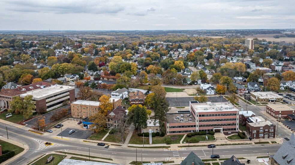 More Photos Of 430 W Stephenson St, Freeport Office For Sale