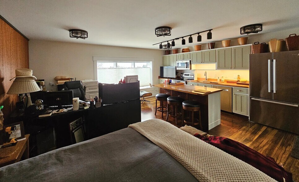 More Photos Of 919 7th Ave W, Gooding Warehouse For Sale