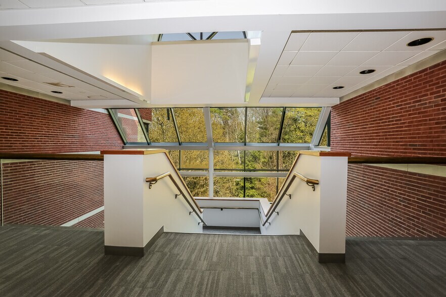 More Photos Of 125 Powder Forest Dr, Simsbury Office For Sale