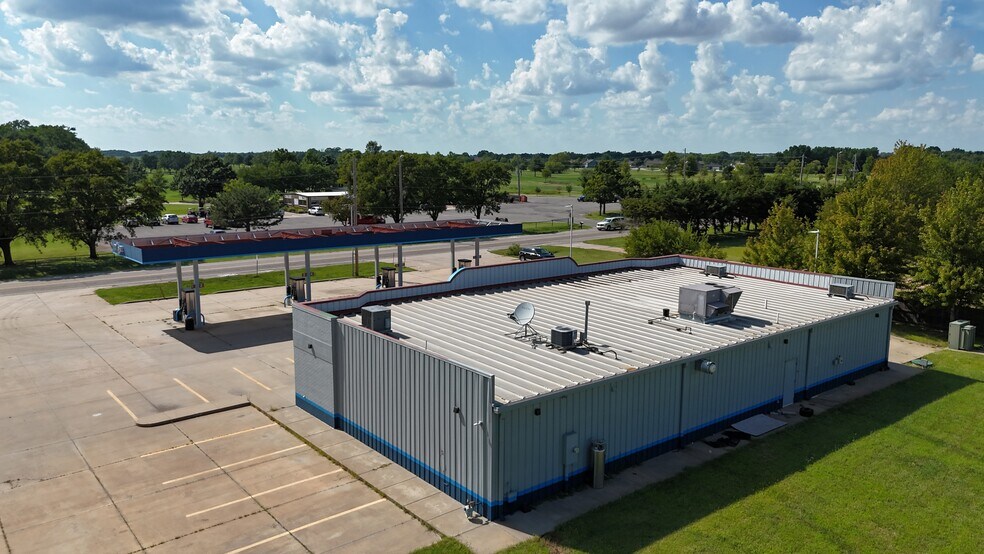 More Photos Of 1110 N Main St, Cheney Service Station For Sale