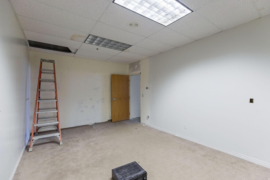 More Photos Of 1670 S Highway 165, Providence Storefront For Sale