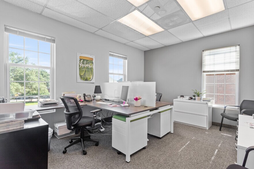 More Photos Of 17734 Preston Rd, Dallas Office For Sale