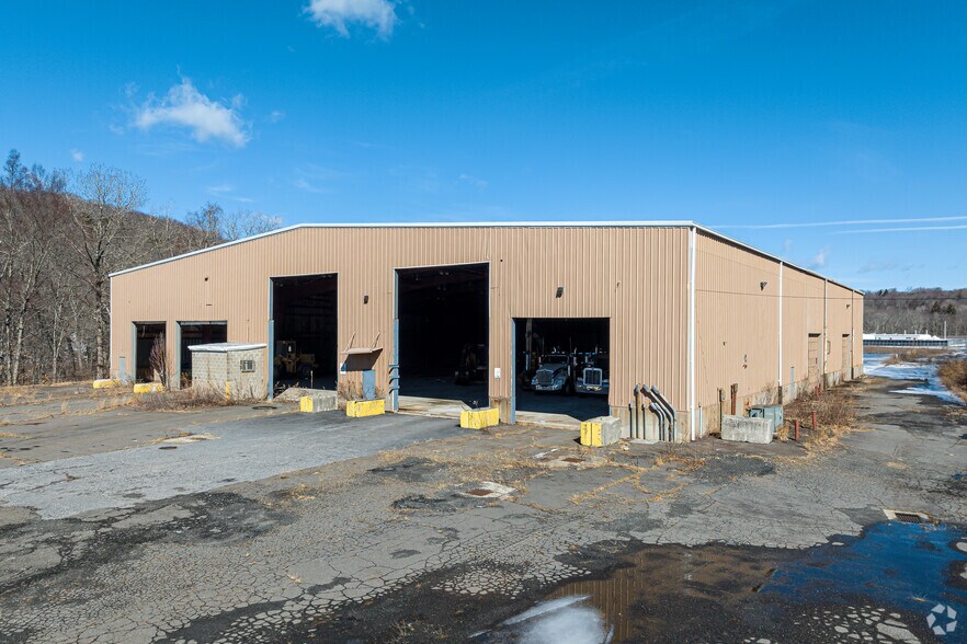 Primary Photo Of 400 S Main St, Terryville Warehouse For Lease