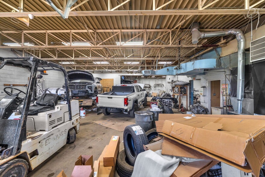 More Photos Of 29300 Goddard Rd, Romulus Manufacturing For Sale
