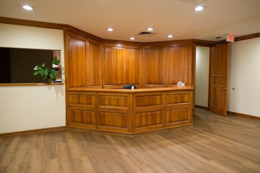 More Photos Of 10225 W Thunderbird Blvd, Sun City Medical For Lease