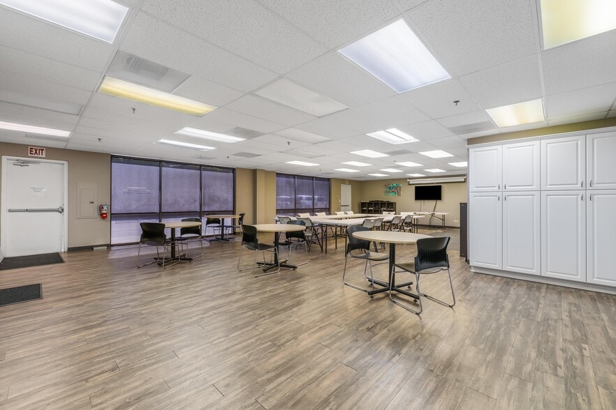 More Photos Of 11930 Heritage Oak Pl, Auburn Light Distribution For Lease