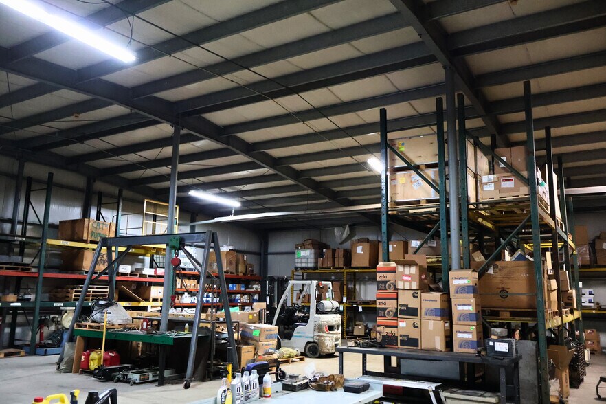 More Photos Of 337 N Fairville Ave, West Hanover Flex For Lease