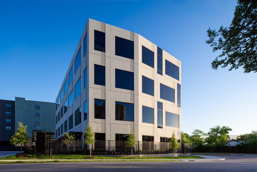 More Photos Of 190 TC Jester Blvd, Houston Office For Sale