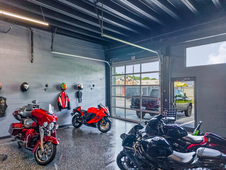 More Photos Of 4827 Gate City Blvd, Greensboro Showroom For Sale