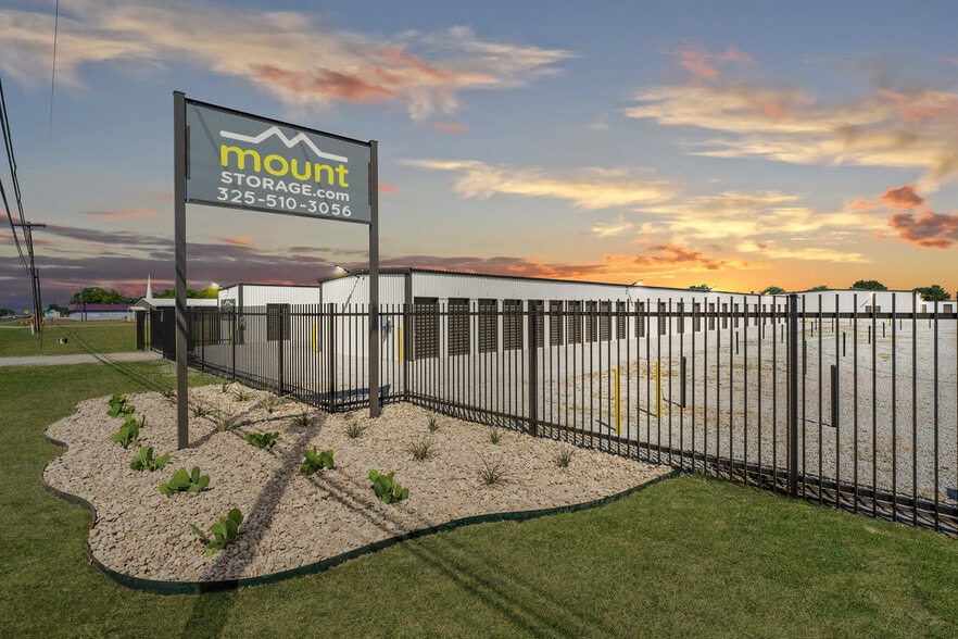 Primary Photo Of 209 Commercial Dr, Taylor Self Storage For Sale