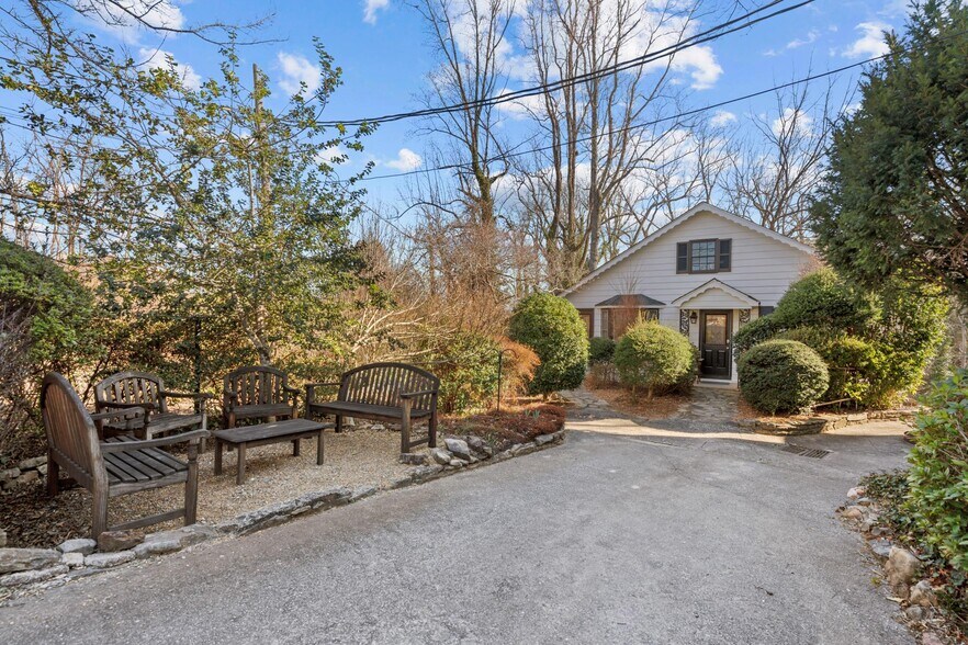 More Photos Of 145 Melrose Ave, Tryon Apartments For Sale