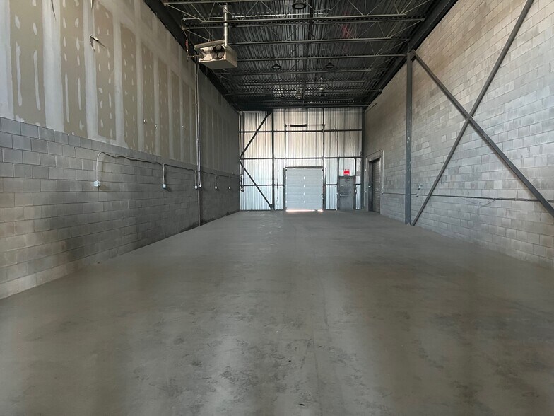 More Photos Of 1300-1360 Rue Louis-Marchand, Beloeil Warehouse For Sale