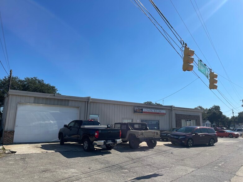 More Photos Of 4614 Rivers Ave, Charleston Service For Lease