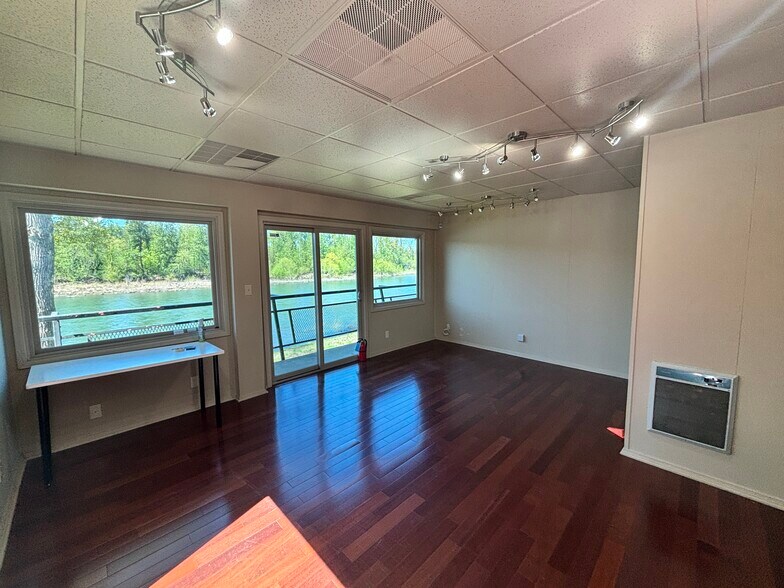 More Photos Of 131 NE Pine St, Salem Office For Lease