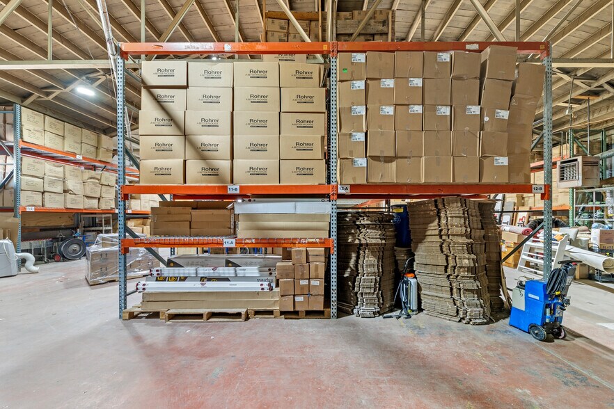 More Photos Of 308 W College St, Pulaski Flex For Sale