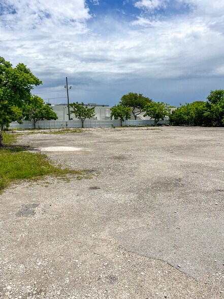 More Photos Of 1401 NW 108th Ave, Sweetwater Land For Lease