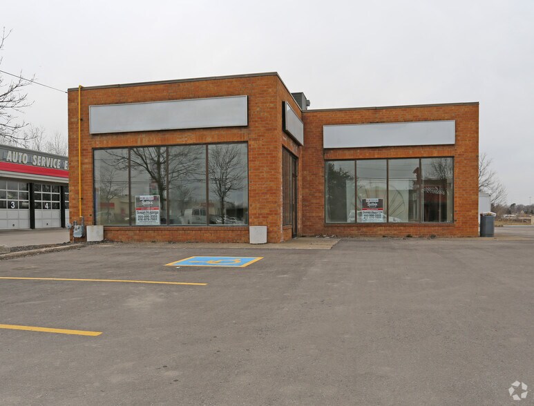 Primary Photo Of 389 Ontario St, St Catharines Storefront For Lease