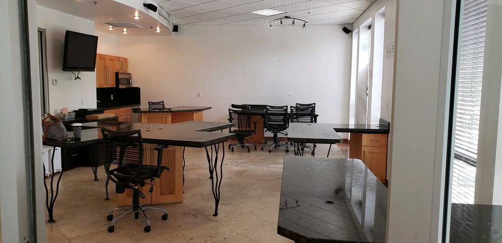 More Photos Of 6500 Cow Pen Rd, Miami Lakes Office For Lease