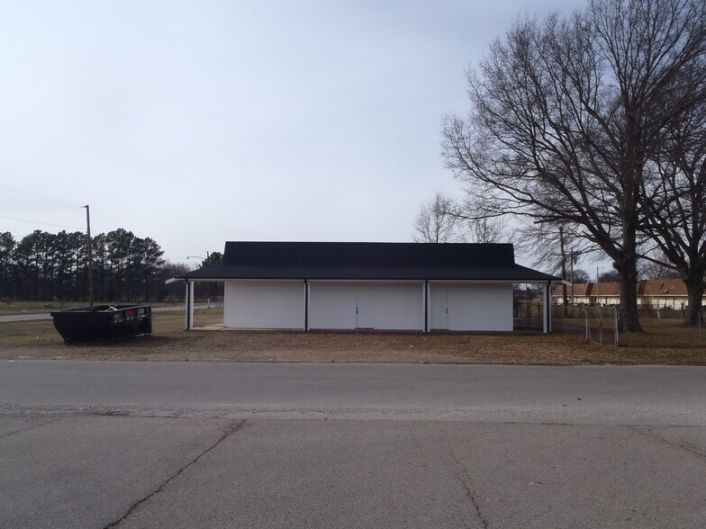 More Photos Of 2025 McLarty Dr, Newport Office For Sale