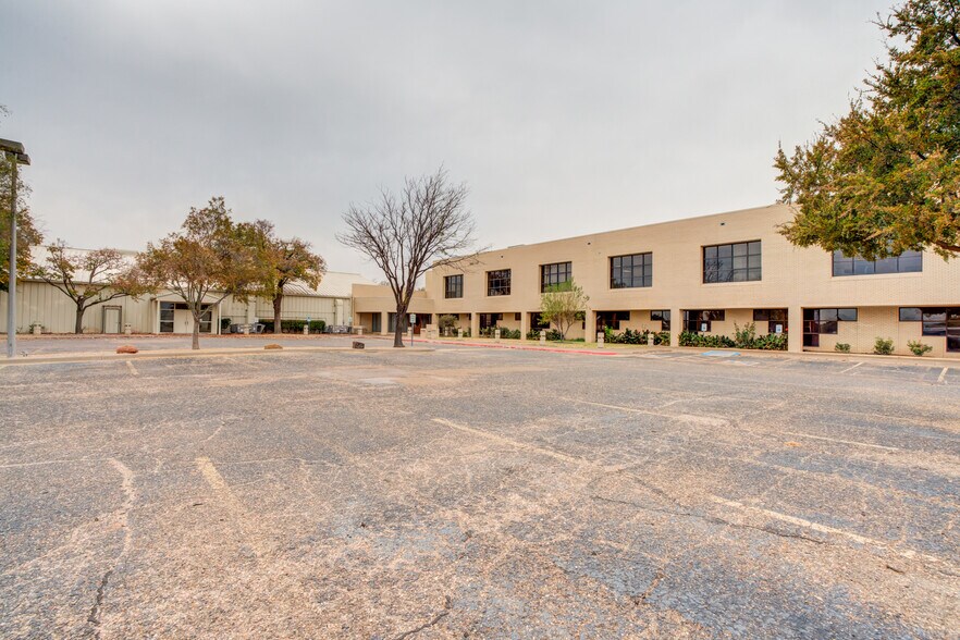 More Photos Of 3802-3806 Interstate 27, Lubbock Office For Sale